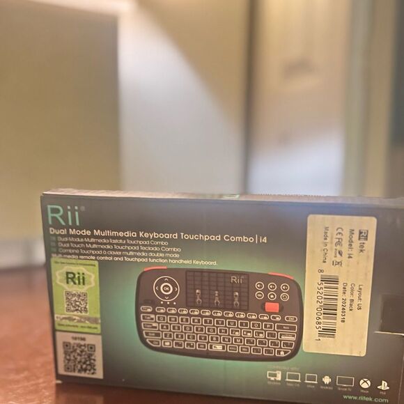 Rii i14 Bluetooth broad compatibility Dual Mode Keyboard with Touchpad - Picture 2 of 3